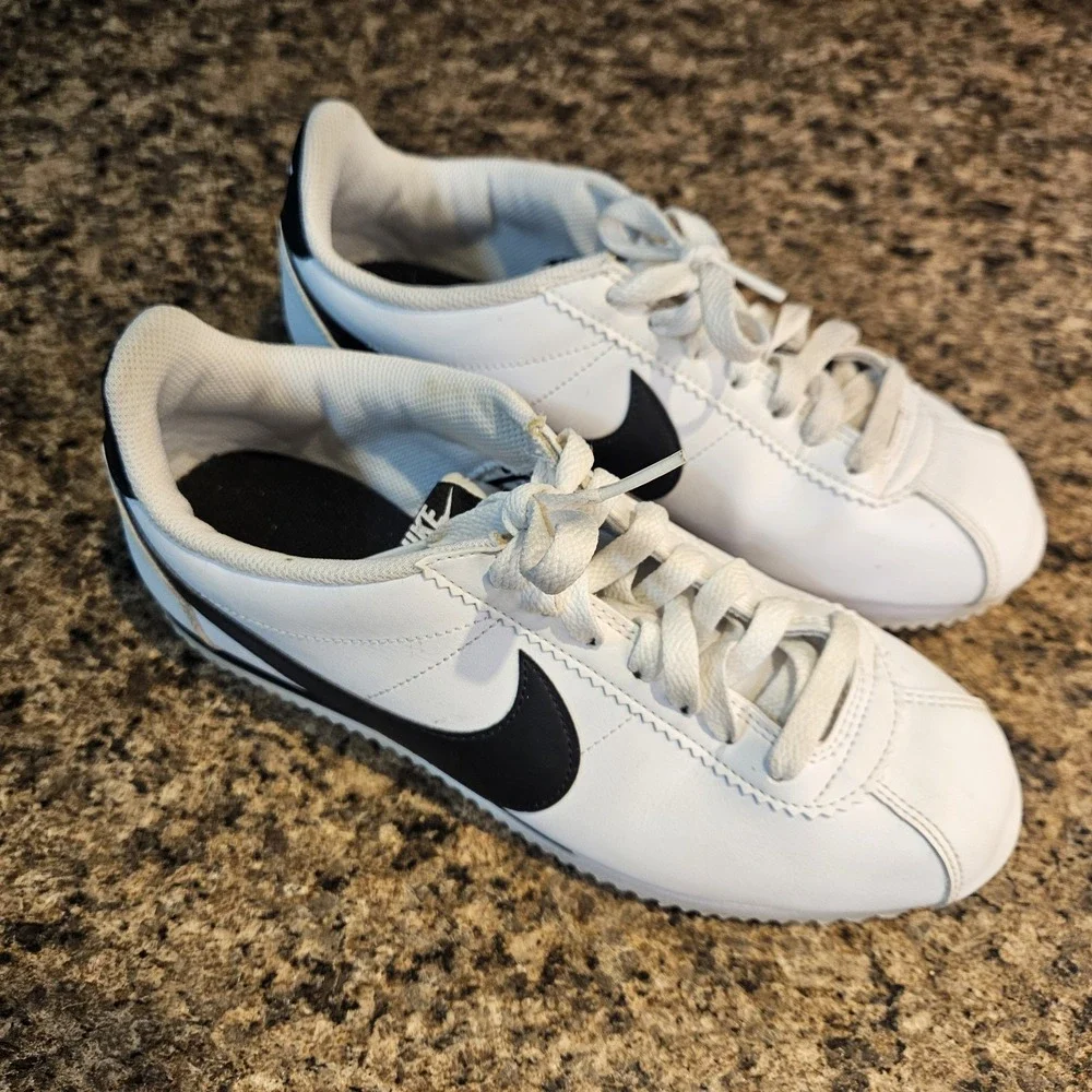 Nike Classic Cortez‎ Womens Size 8.5 White Black Athletic Sneakers